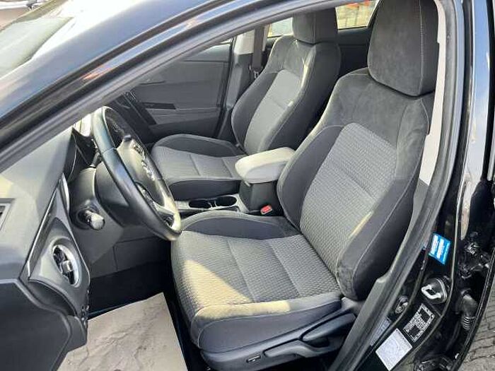 Toyota Auris Touring Sports Hybrid Edition-S+