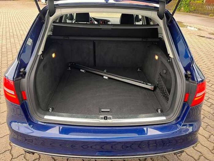 Audi A4 Avant Ambition