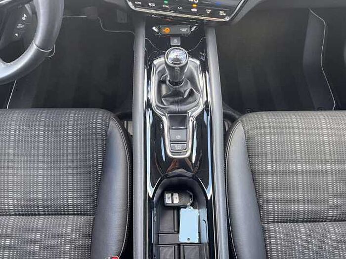 Honda HR-V 1.5 i-VTEC Executive Black Edition
