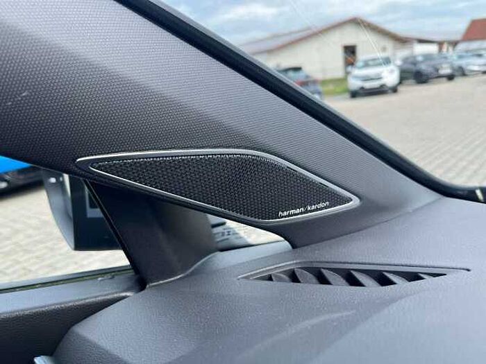 Volkswagen Golf VIII R 4Motion IQ DSG Harman