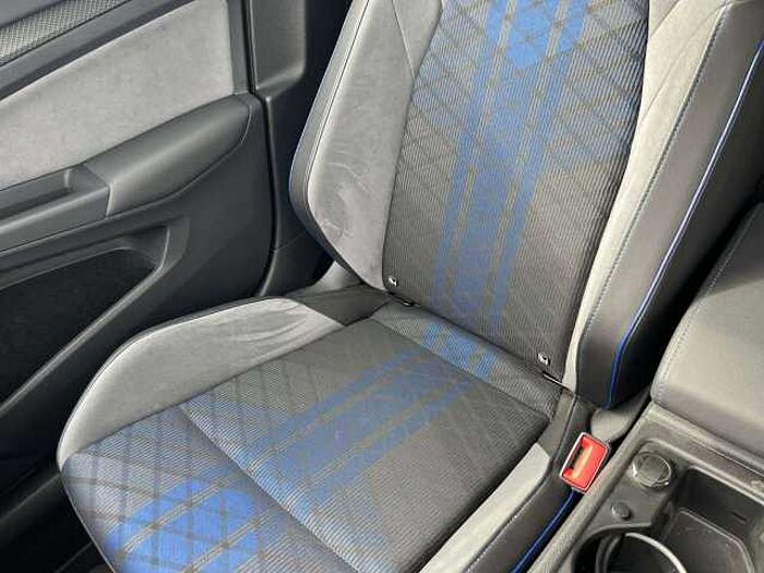 Volkswagen Golf VIII R 4Motion IQ DSG Harman