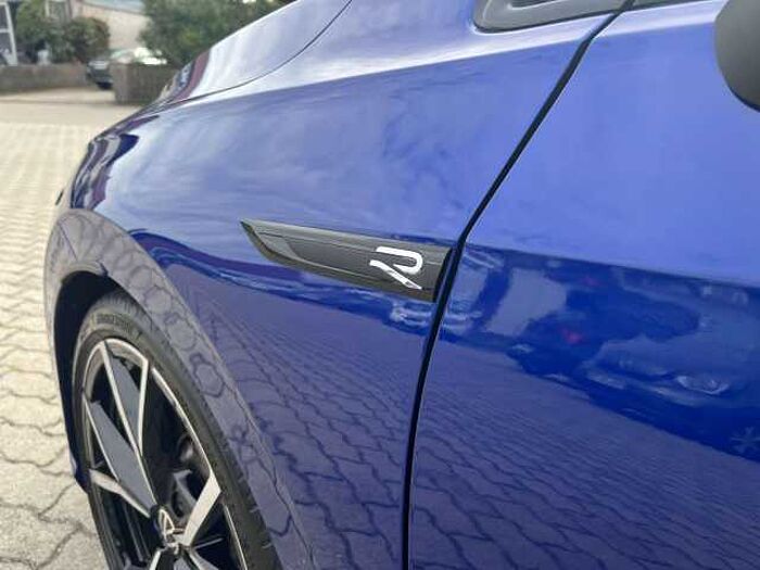 Volkswagen Golf VIII R 4Motion IQ DSG Harman